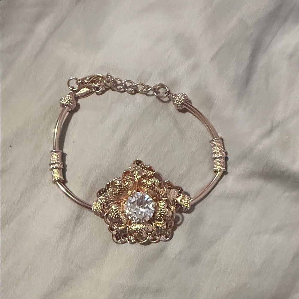 Elegant Gold Bracelet with Crystal Accent